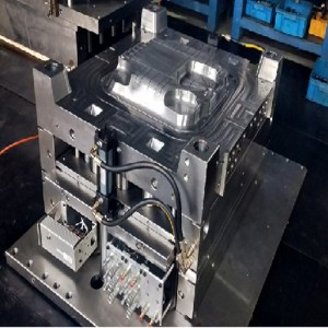 Precision injection mould